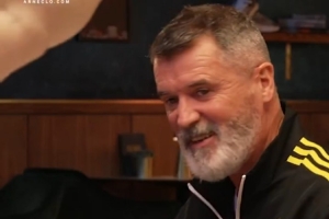 基恩曾因記者手機(jī)響發(fā)火，如今錄節(jié)目自己手機(jī)響，反手把手機(jī)丟掉