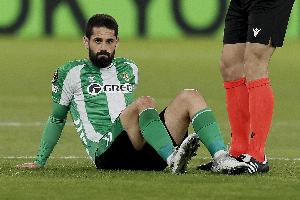 有內(nèi)鬼??伊斯科被隊(duì)友阿姆拉巴特踢傷縫了7針，所幸沒傷到骨頭