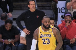 LBJ：熱火進(jìn)攻契合球員特點(diǎn) 這就是斯波為何是歷史最佳教練之一