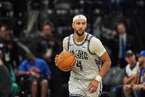 終于發(fā)力！薩格斯干拔三分命中后 搶斷追身三分再進(jìn)！