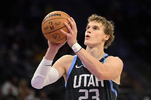 平地起驚雷！馬爾卡寧順下接球 轉(zhuǎn)身暴扣打2+1