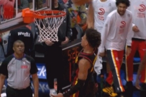 大球溜了溜了！奧孔武擊地妙傳&杰倫·約翰遜空切單臂戰(zhàn)斧劈扣