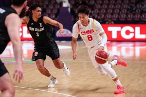 直播吧：中國男籃帶13人前往韓國備戰(zhàn)世預(yù)賽 之前12人＋趙睿