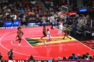 真有韌勁！米切爾借反擊機(jī)會(huì)靠開防守人取分 雙方戰(zhàn)平了