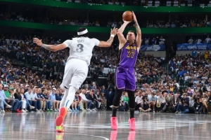 盧卡重逢獨行俠；?？怂箆s約基奇的代價·亞歷山大的遠射