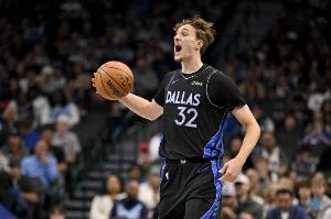 狀元連線！濃眉內傳內助攻弗拉格 后者籃下拋投打進