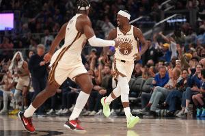 4前場(chǎng)板很有侵略性！巴特勒半場(chǎng)9中3 得到11分6板5助&正負(fù)值+12