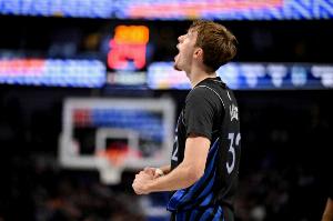 狀元風(fēng)采！弗拉格單打萊昂納德 轉(zhuǎn)身強(qiáng)投命中還要加罰