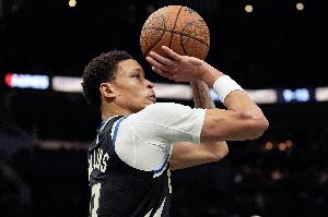 字母談羅林斯：我打了13年的NBA 沒隊(duì)友能像他那樣進(jìn)步之大