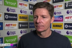 遭曼聯(lián)逆轉(zhuǎn)！格拉斯納：被兩個定位球擊敗令人沮喪，輸?shù)煤懿桓市? >
                                        </div>
                                    </div>
                                                                        <div   id=