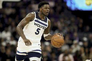 得分助攻一肩挑！愛(ài)德華茲連得7分后喂餅戈貝爾 率隊(duì)占據(jù)場(chǎng)上主動(dòng)