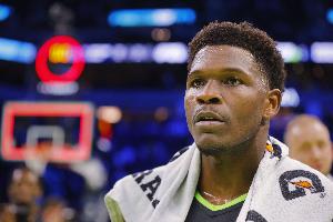 正負(fù)值-16最低！愛德華茲半場10中4拿到15分3助 罰球6中6