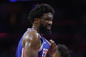 納斯：恩比德明天有望出戰(zhàn) 但我不知道該說希望很大還是很渺茫