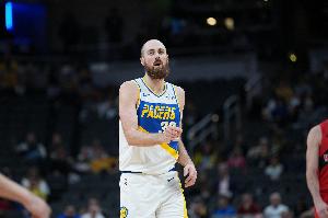 一人打一隊(duì)！赫夫開場(chǎng)5中5&三分4中4獨(dú)得14分幫助步行者14-9領(lǐng)先