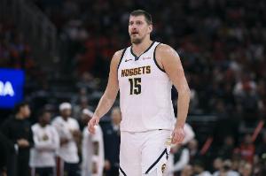 左手腕扭傷&背靠背戰(zhàn)太陽！約基奇：希望傷勢不會影響自己上場