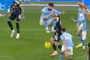 球商100000??福登絕殺前，球路上的格瓦迪奧爾一個大跳將球漏過
