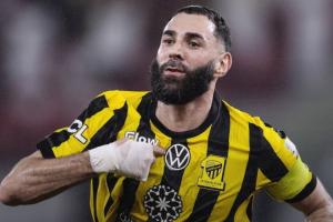 37歲還有油！本澤馬上演生涯第17次帽子戲法帶球隊(duì)晉級，近3場6球