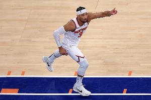 籃下真空！哈特突破輕松雙手暴扣打停猛龍