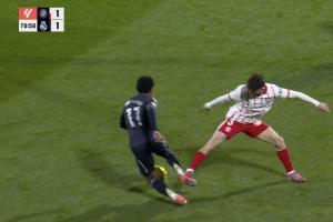 阿斯：皇馬持續(xù)向裁委會施壓，他們堅信裁判是故意不吹第二個點球