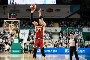 張鎮(zhèn)麟29分鐘10中2得到4分2板2助2失誤 主要數(shù)據(jù)均在垃圾時間得到