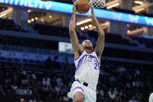 止頹！李凱爾空切雙手扣籃打破爵士6分鐘得分荒 此前被火箭轟19-0