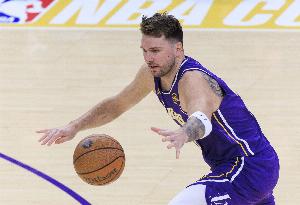 一節(jié)花？湖人首節(jié)爆砍46分&東契奇?zhèn)€人20分 領(lǐng)先鵜鶘19分