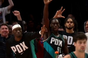 三雙到手時刻！阿夫迪亞反擊助攻克里斯·穆雷命中三分！