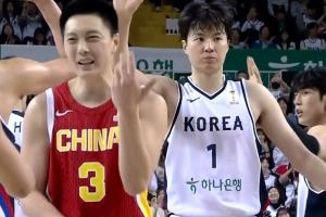 胡明軒被造三分犯規(guī)&向裁判抱怨：是他打我的手！