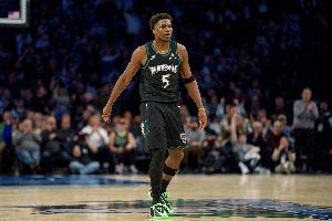 又香又臭！愛德華茲首節(jié)7中6轟下14分 但出現(xiàn)5次失誤&1次技犯