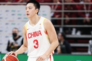 媒體人：胡明軒是正值當打之年的全明星后衛(wèi) 怎么會低迷成這樣？