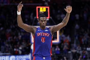 效率挺高！杜倫半場8中6拿到14分5板 罰球3中2