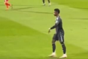 結(jié)果...??維尼修斯向赫羅納球迷做出手勢，示意他們將會降級