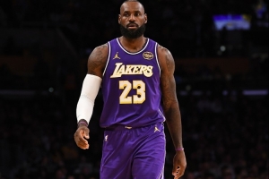 詹姆斯：太陽防守極具壓迫我們失誤太多 失分都是被搶斷打出快攻