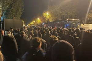 隊報：尼斯球員和球迷爆發(fā)激烈肢體沖突，體育總監(jiān)莫里斯被毆打