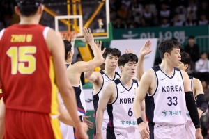 楊毅：韓國真不能算強(qiáng)隊(duì)&得分點(diǎn)就李賢重一人 對方心理優(yōu)勢太大