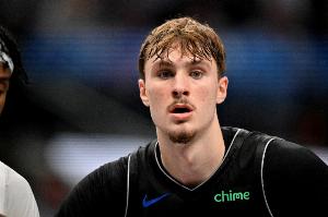 有點(diǎn)尷尬！沃特森單防直接帽掉弗拉格翻身跳投