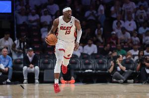 沒防守??！阿德巴約雙手飛扣 熱火兩節(jié)半得分破百