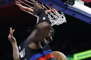 大舉反擊！勒韋爾快攻得手 活塞突然發(fā)力轟出11-0強勢反超