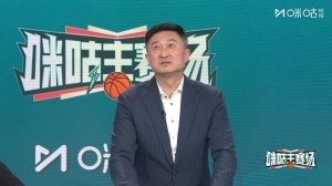 胡明軒有空位不出手？杜鋒打趣：太久沒跟周琦打球 得把球給琦哥