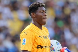 斯基拉：阿森納關(guān)注帕爾馬門將鈴木彩艷，曾派出球探考察