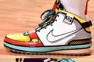 詹姆斯上腳新配色LeBron 23！以動畫人物Stewie為靈感的靚麗配色