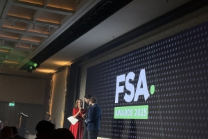 官方：阿森納中場賴斯獲頒FSA年度最佳男子足球運(yùn)動(dòng)員