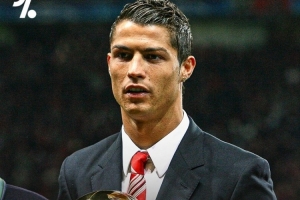 17年前的今天C羅首次獲得金球獎(jiǎng)，梅西、托雷斯排名二三位