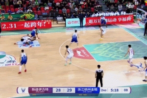 一己之力！納托爾三分+突破上空籃連砍5分 新疆次節(jié)轟出17-2！