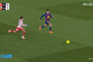 馬丁飛鏟小西蒙尼，主裁出示黃牌