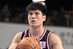 中規(guī)中矩！陳國(guó)豪8中4拿到9分3板2助1斷