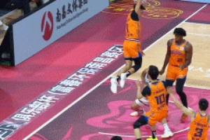 攻守兼?zhèn)?！懷特塞德半?分鐘8中4拿到9分3板4帽 正負值+12