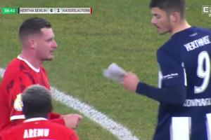 不講武德??柏林赫塔球員6-1領(lǐng)先，搶凱澤斯勞滕小紙條偷看戰(zhàn)術(shù)