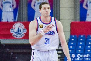 還是那么猛！大衛(wèi)·詹姆斯半場12中6轟16分6板1助 半場壓哨三分