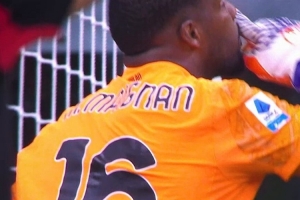 出戰(zhàn)4場零封3場！邁尼昂當選11月米蘭隊內(nèi)最佳球員